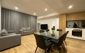 Luxury 3 Bedroom Apt With Pool-Gym-Sauna-Steam Room